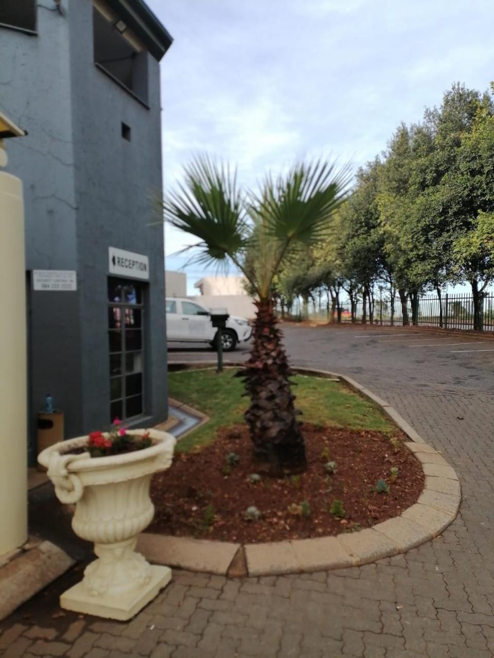 Airport Inn And Suites Edenvale Exteriér fotografie