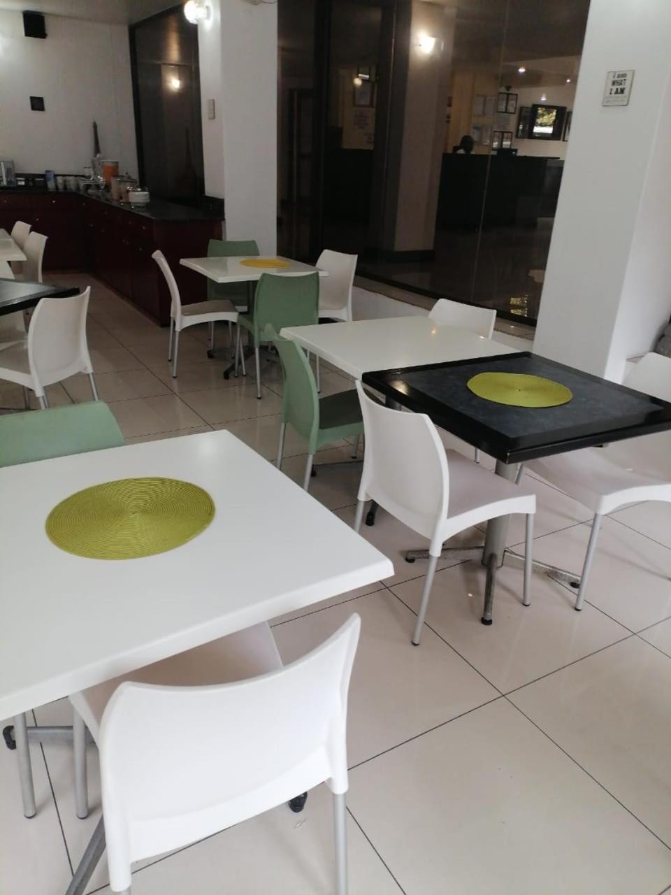 Airport Inn And Suites Edenvale Exteriér fotografie