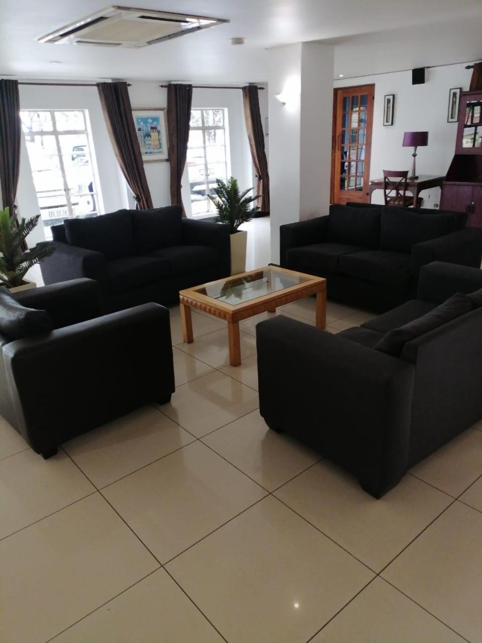 Airport Inn And Suites Edenvale Exteriér fotografie